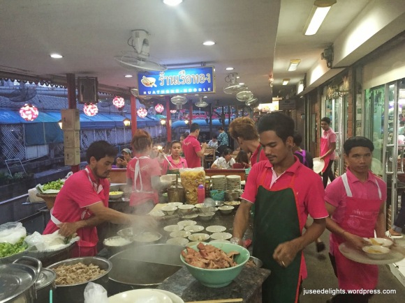 Exterior; Ruathong Noodles, Bangkok